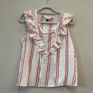 Universal Thread M linen tank. Ruffle bib, tie